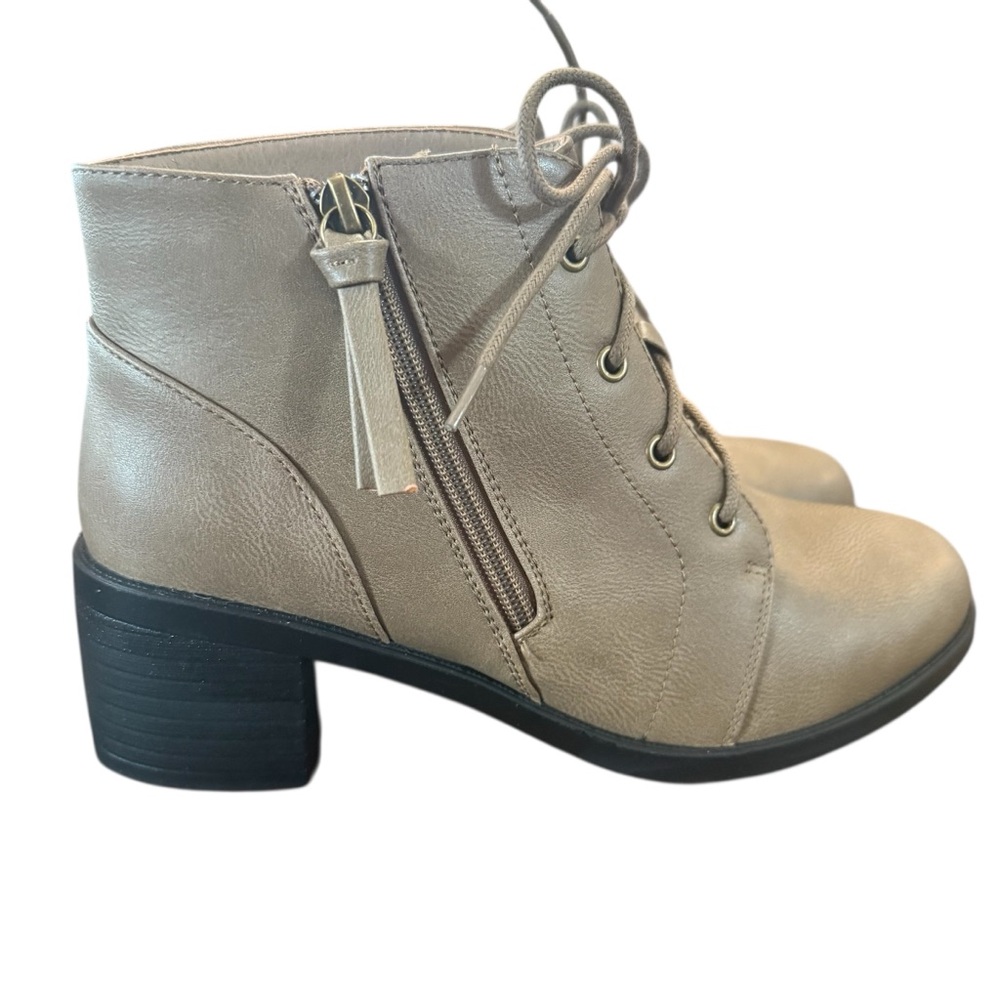 Easy Street Becker Bootie Taupe Size 8 Wide Width